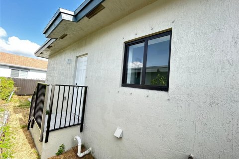House in Miami, Florida 4 bedrooms, 130.06 sq.m. № 1946625 - photo 6