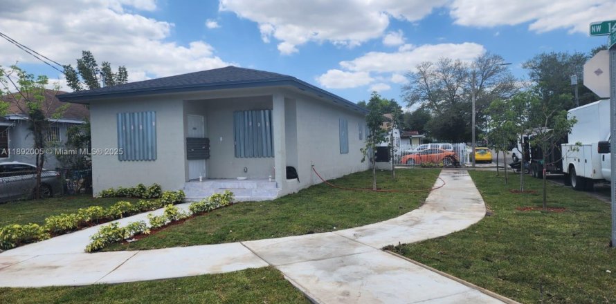 House in Miami, Florida 4 bedrooms, 130.06 sq.m. № 1946625