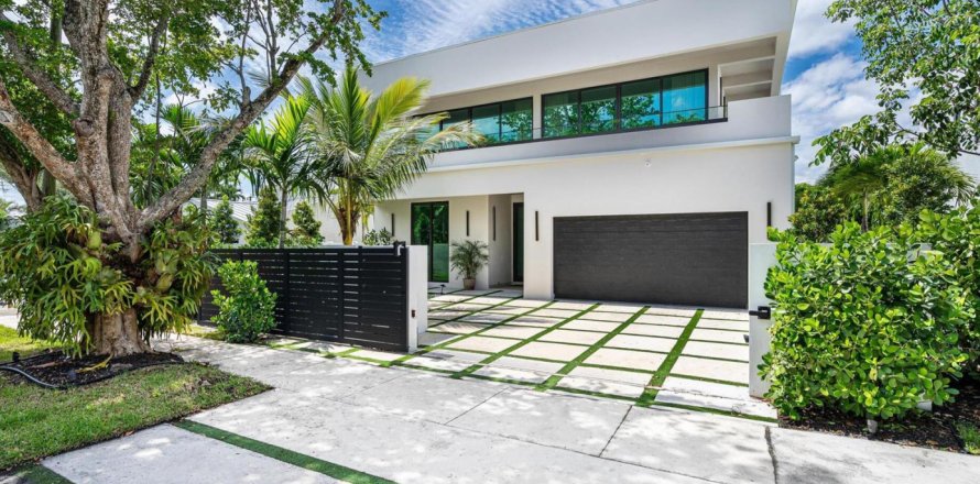House in Fort Lauderdale, Florida 4 bedrooms, 376.35 sq.m. № 2088073