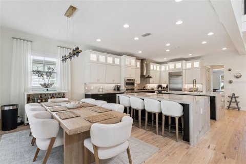 Villa ou maison à vendre à Orlando, Floride: 4 chambres, 441.38 m2 № 2167425 - photo 11
