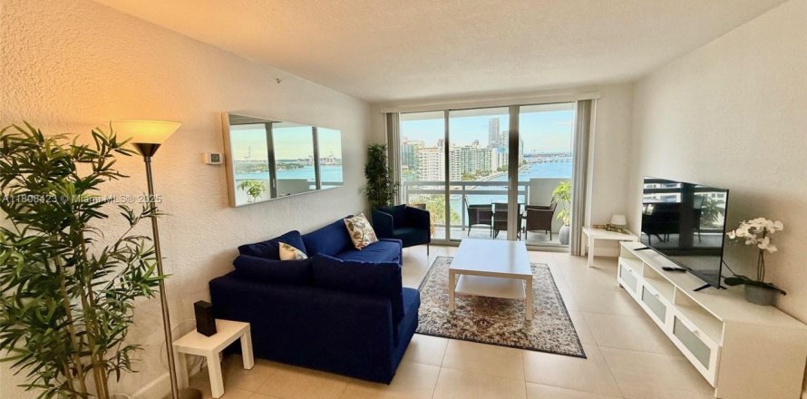 Condominio en Miami Beach, Florida, 2 dormitorios  № 1746042