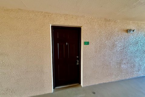 Condo in Port St. Lucie, Florida, 2 bedrooms  № 2082922 - photo 4