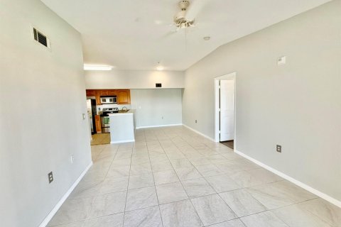 Condo in Port St. Lucie, Florida, 2 bedrooms  № 2082922 - photo 10