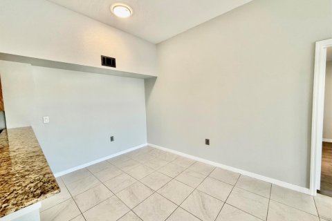 Condo in Port St. Lucie, Florida, 2 bedrooms  № 2082922 - photo 9