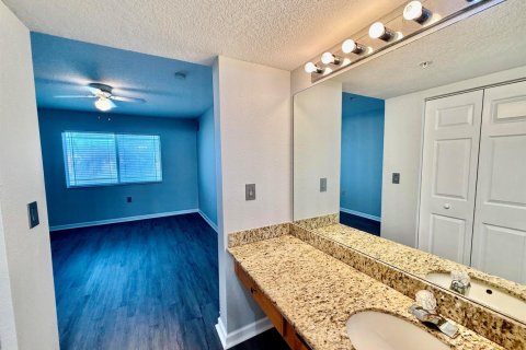 Condo in Port St. Lucie, Florida, 2 bedrooms  № 2082922 - photo 16