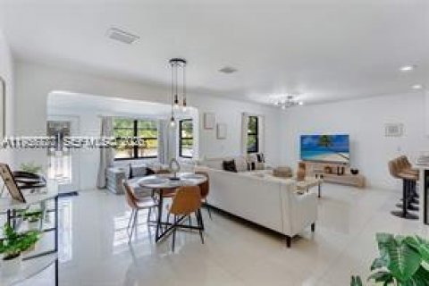 Villa ou maison à vendre à Dania Beach, Floride: 3 chambres, 127.74 m2 № 2011709 - photo 4