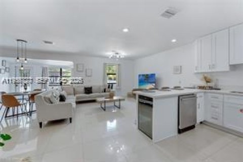 Villa ou maison à vendre à Dania Beach, Floride: 3 chambres, 127.74 m2 № 2011709 - photo 13