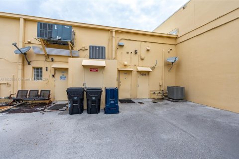 Купить коммерческую недвижимость в Халландейл-Бич, Флорида № 2021166 - фото 8