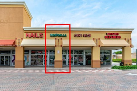 Купить коммерческую недвижимость в Халландейл-Бич, Флорида № 2021166 - фото 3