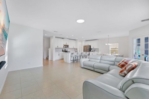 Casa en venta en Kissimmee, Florida, 4 dormitorios, 275.27 m2 № 2428714 - foto 9