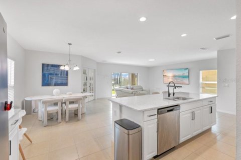 Casa en venta en Kissimmee, Florida, 4 dormitorios, 275.27 m2 № 2428714 - foto 11