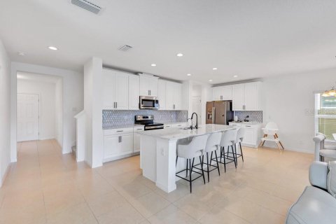 Casa en venta en Kissimmee, Florida, 4 dormitorios, 275.27 m2 № 2428714 - foto 7
