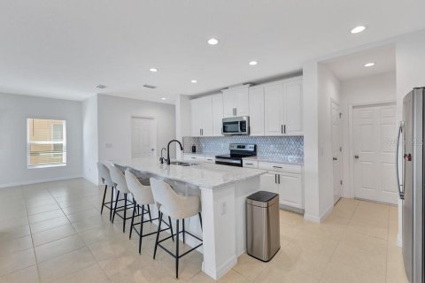 Casa en venta en Kissimmee, Florida, 4 dormitorios, 275.27 m2 № 2428714 - foto 6