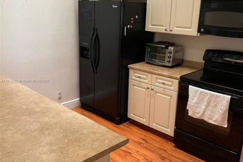 Купить таунхаус в Маргит, Флорида 2 спальни, 117.61м2, № 1969874 - фото 12