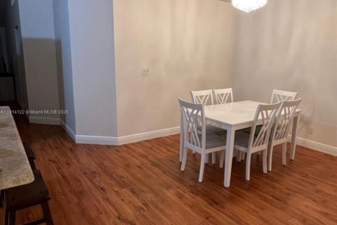 Купить таунхаус в Маргит, Флорида 2 спальни, 117.61м2, № 1969874 - фото 5