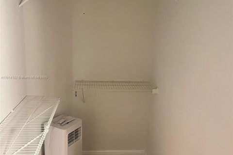 Купить таунхаус в Маргит, Флорида 2 спальни, 117.61м2, № 1969874 - фото 20