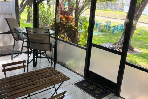 Купить таунхаус в Маргит, Флорида 2 спальни, 117.61м2, № 1969874 - фото 22