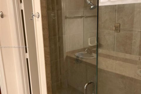 Купить таунхаус в Маргит, Флорида 2 спальни, 117.61м2, № 1969874 - фото 19