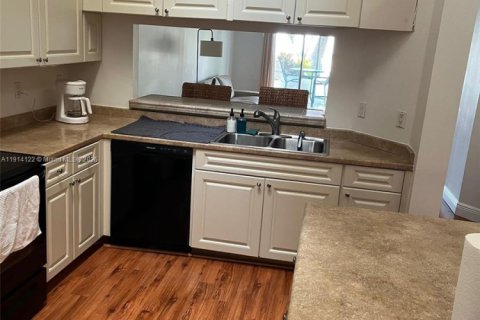 Купить таунхаус в Маргит, Флорида 2 спальни, 117.61м2, № 1969874 - фото 2