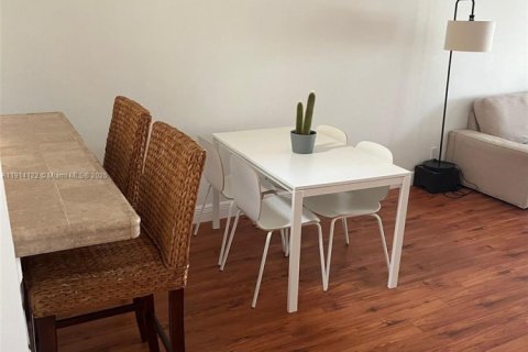 Купить таунхаус в Маргит, Флорида 2 спальни, 117.61м2, № 1969874 - фото 13