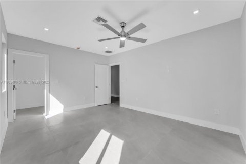 House in Dania Beach, Florida 4 bedrooms, 168.25 sq.m. № 1955075 - photo 14