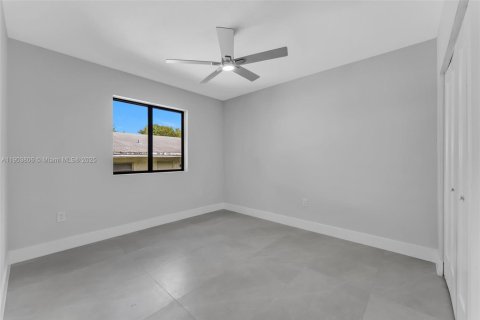 House in Dania Beach, Florida 4 bedrooms, 168.25 sq.m. № 1955075 - photo 7