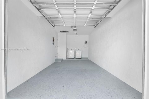 House in Dania Beach, Florida 4 bedrooms, 168.25 sq.m. № 1955075 - photo 18