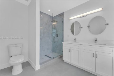 House in Dania Beach, Florida 4 bedrooms, 168.25 sq.m. № 1955075 - photo 16