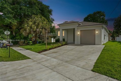House in Dania Beach, Florida 4 bedrooms, 168.25 sq.m. № 1955075 - photo 2