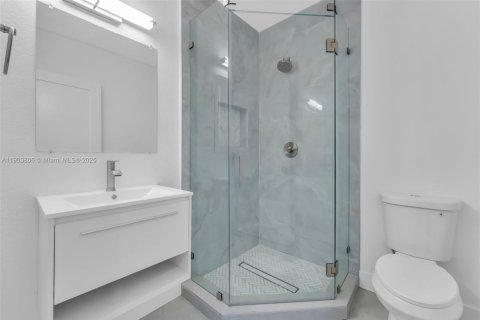 House in Dania Beach, Florida 4 bedrooms, 168.25 sq.m. № 1955075 - photo 8