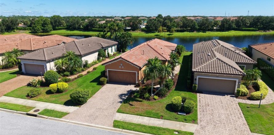 Villa ou maison à Bradenton, Floride 2 chambres, 156.45 m2 № 2420175