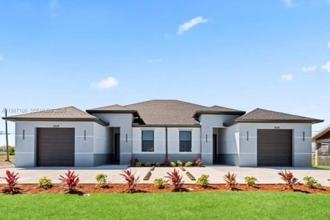 Commercial property in Cape Coral, Florida 222.97 sq.m. № 2057879