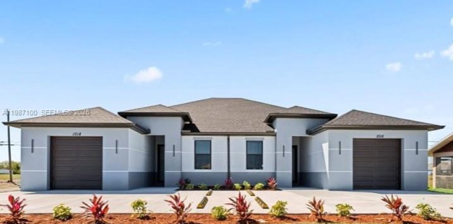 Commercial property in Cape Coral, Florida 222.97 sq.m. № 2057879