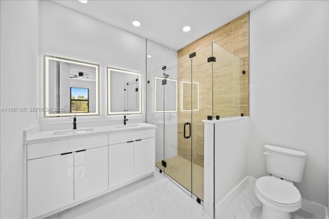 Commercial property in Cape Coral, Florida 222.97 sq.m. № 2057879 - photo 11