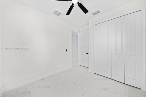 Commercial property in Cape Coral, Florida 222.97 sq.m. № 2057879 - photo 13