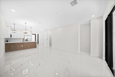 Commercial property in Cape Coral, Florida 222.97 sq.m. № 2057879 - photo 5