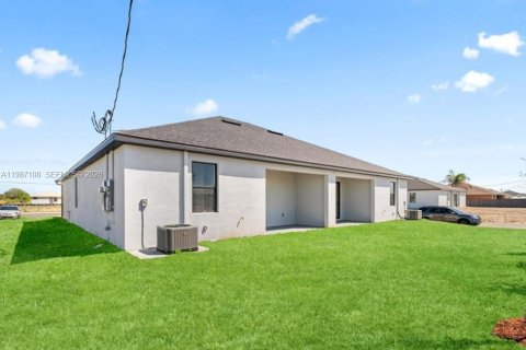 Commercial property in Cape Coral, Florida 222.97 sq.m. № 2057879 - photo 15