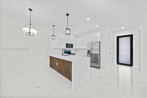 Commercial property in Cape Coral, Florida 222.97 sq.m. № 2057879 - photo 7