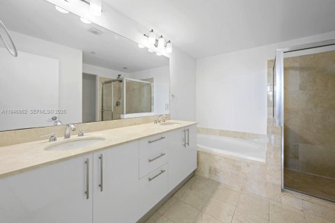 Condo in Aventura, Florida, 3 bedrooms  № 2002970 - photo 13