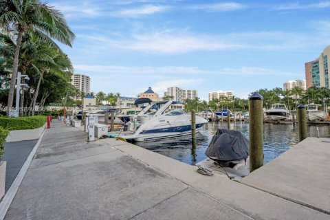 Condo in Aventura, Florida, 3 bedrooms  № 2002970 - photo 27