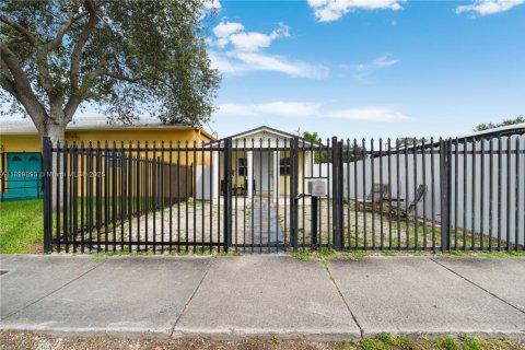 Casa en venta en Miami, Florida, 2 dormitorios, 68.93 m2 № 1952174 - foto 3