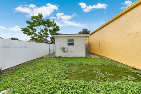 Casa en venta en Miami, Florida, 2 dormitorios, 68.93 m2 № 1952174 - foto 18
