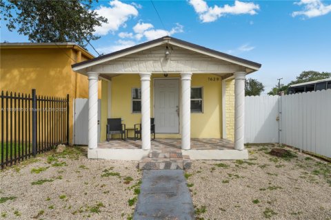 Casa en venta en Miami, Florida, 2 dormitorios, 68.93 m2 № 1952174 - foto 1