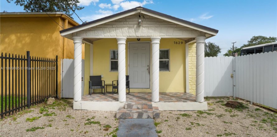 Casa en Miami, Florida 2 dormitorios, 68.93 m2 № 1952174