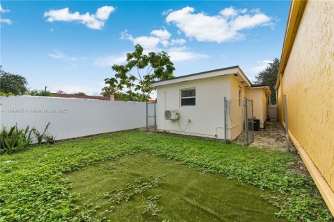 Casa en venta en Miami, Florida, 2 dormitorios, 68.93 m2 № 1952174 - foto 19