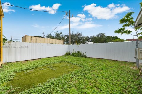 Casa en venta en Miami, Florida, 2 dormitorios, 68.93 m2 № 1952174 - foto 17