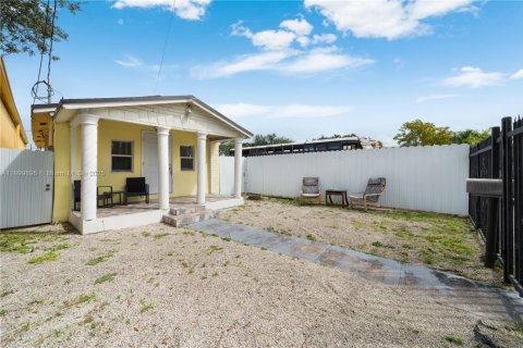 Casa en venta en Miami, Florida, 2 dormitorios, 68.93 m2 № 1952174 - foto 2