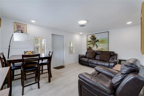 Casa en venta en Miami, Florida, 2 dormitorios, 68.93 m2 № 1952174 - foto 7