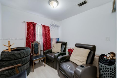 Casa en venta en Miami, Florida, 2 dormitorios, 68.93 m2 № 1952174 - foto 15