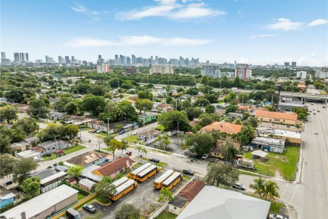 Casa en venta en Miami, Florida, 2 dormitorios, 68.93 m2 № 1952174 - foto 24